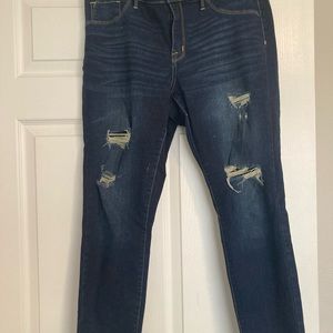 Distressed capri pants